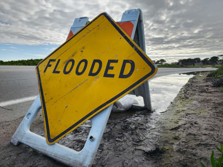 highway flood sign